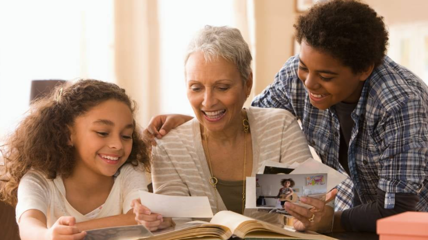 Keeping Memories Alive When You Move: A Guide to Emotional Home Transitions