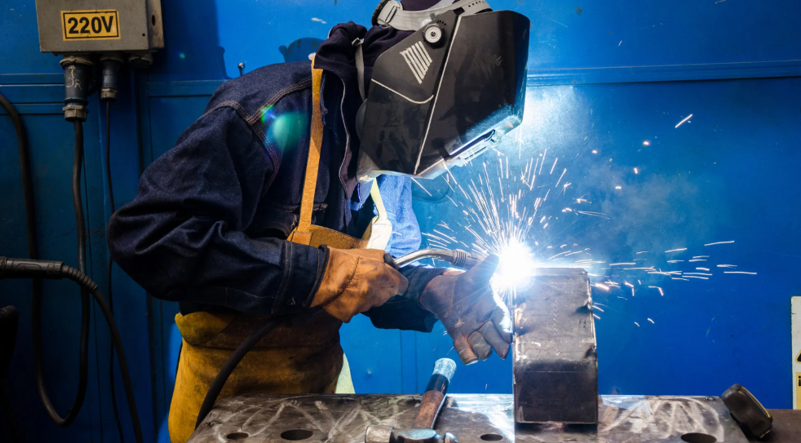 Key Benefits of Using a Mobile Welding Fume Extractor in Your Shop